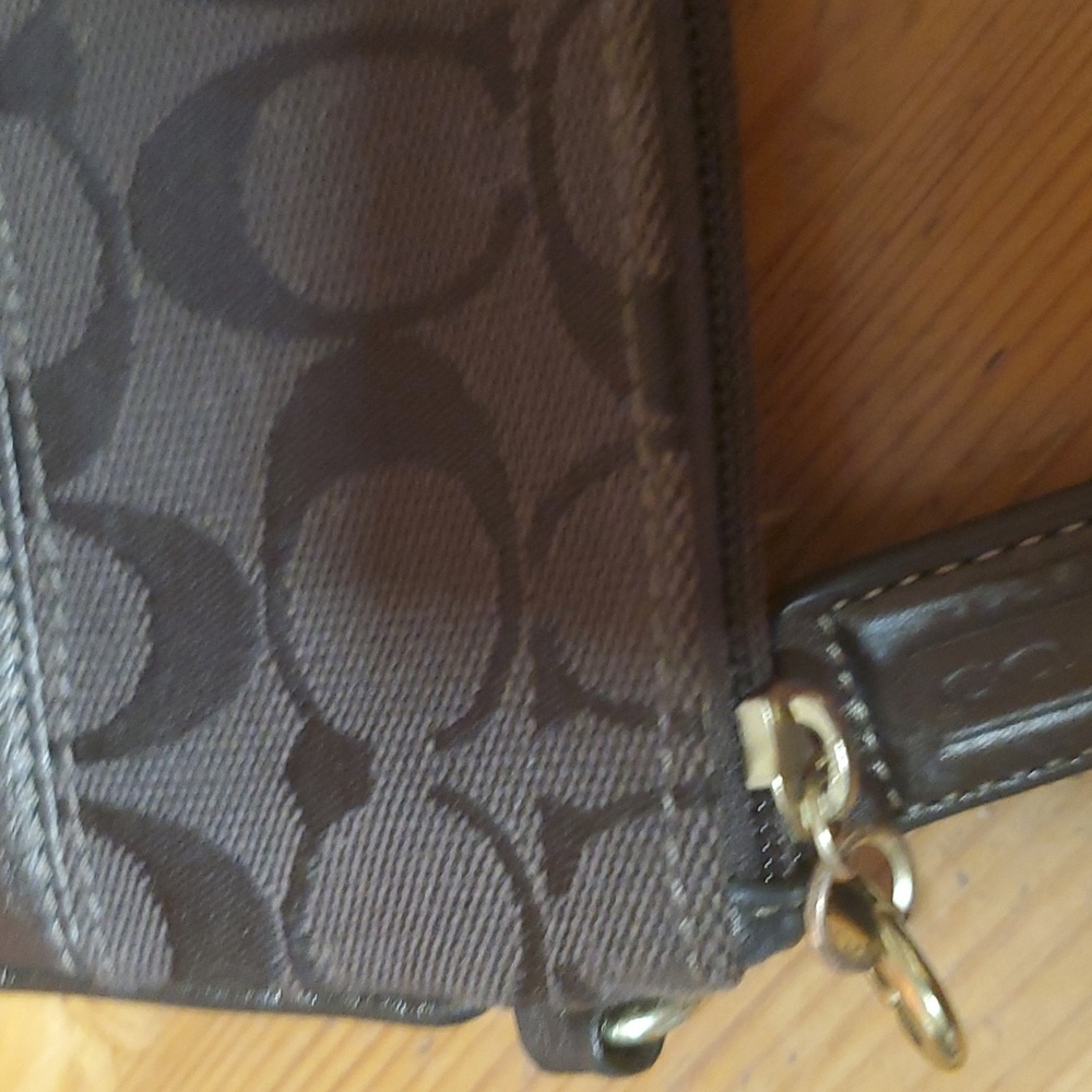 Coach brown wristler - Picture 3 of 6